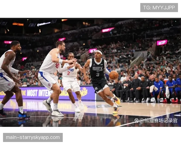 文班亚马当选西部月最佳球员和防守球员 成为首位单月双料最佳得主